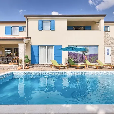 Sleeps 12 Pool Wifi