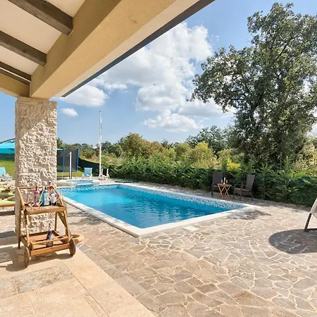 Willa Sleeps 12 Pool Wifi Tomisici